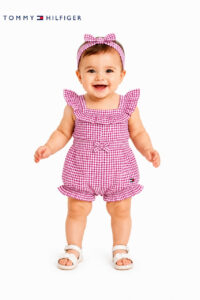 Macacão Curto Xadrez Tommy Hilfiger para Bebê com Tiara