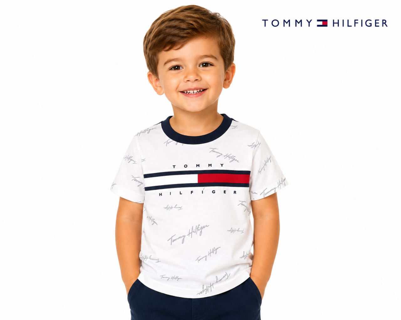 Camiseta Infantil Tommy Hilfiger Branca com Estampa de Assinaturas